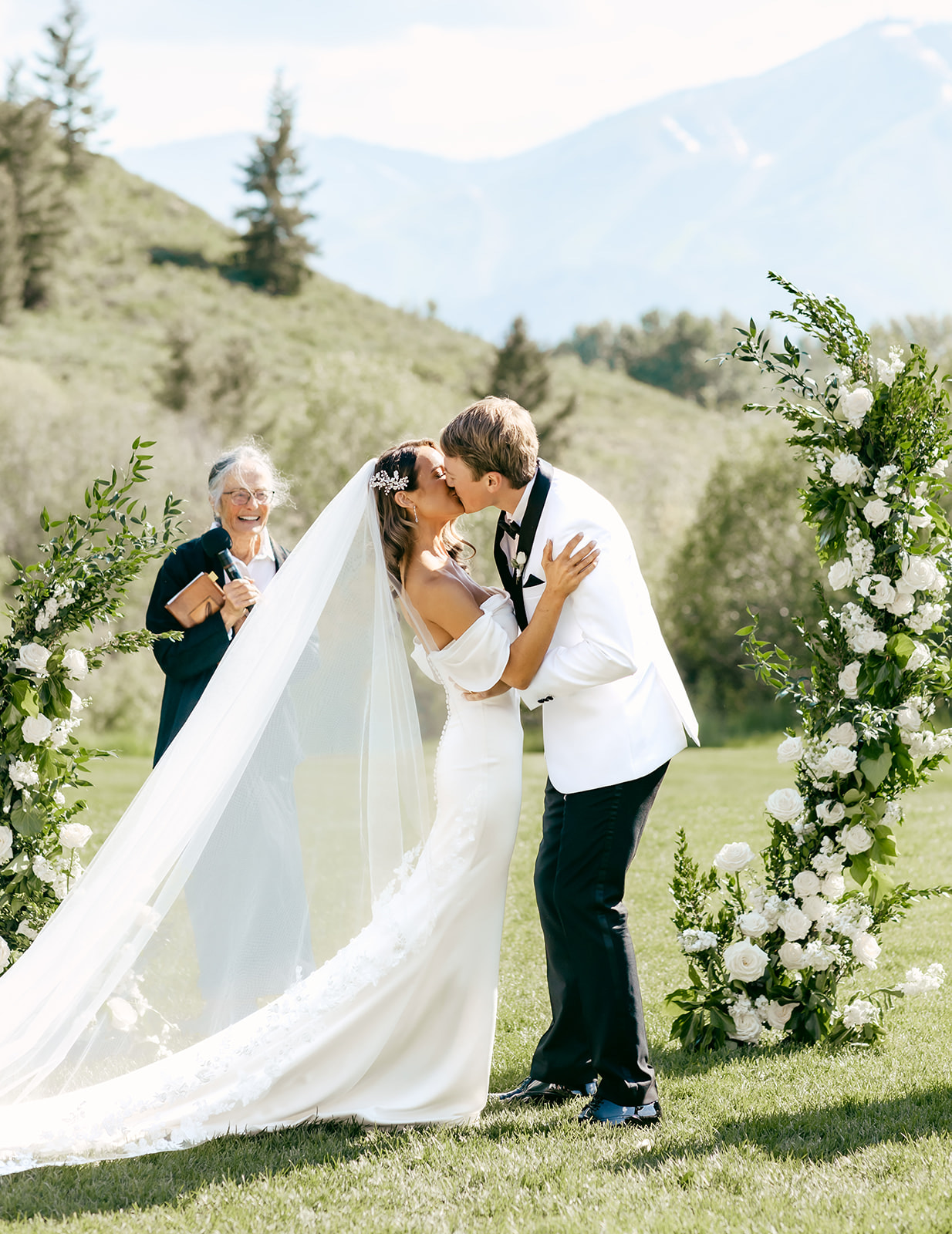 Sun Valley Wedding at Trail Creek Cabin | dearkodak.com, image size:1234x1600