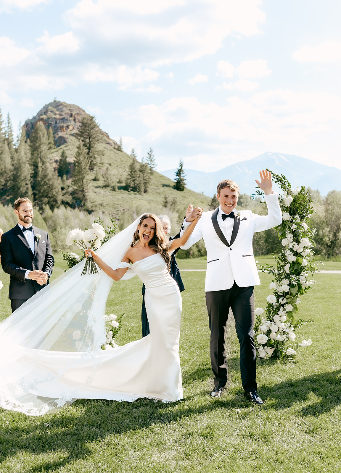 Trail Creek Cabin Wedding in Sun Valley - Jenna Bechtholt Photography, image size:1152x1600