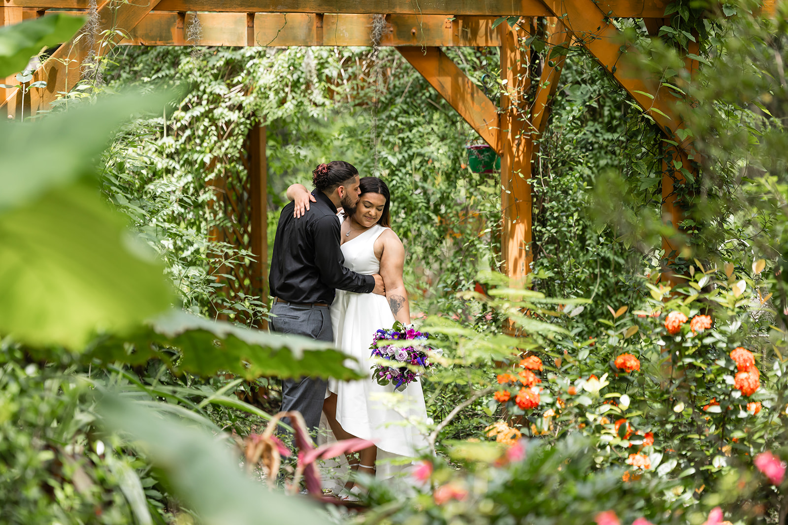 From the Courthouse to Enchanting Gardens | Lexie + Jeremy's Gorgeous  Wedding Day, image size:1600x1067