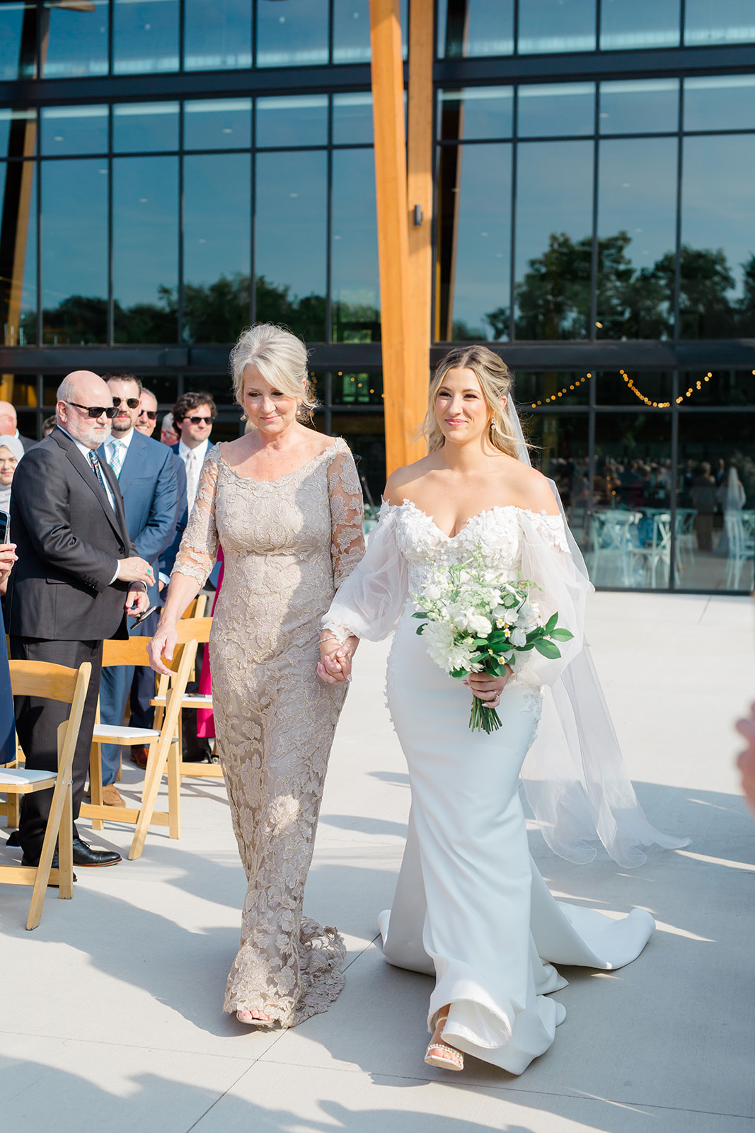 Emily + Richard | A Beautiful September Wedding at Poplar Hall | Appleton,  WI - Kelly Grace Photography, image size:1067x1600