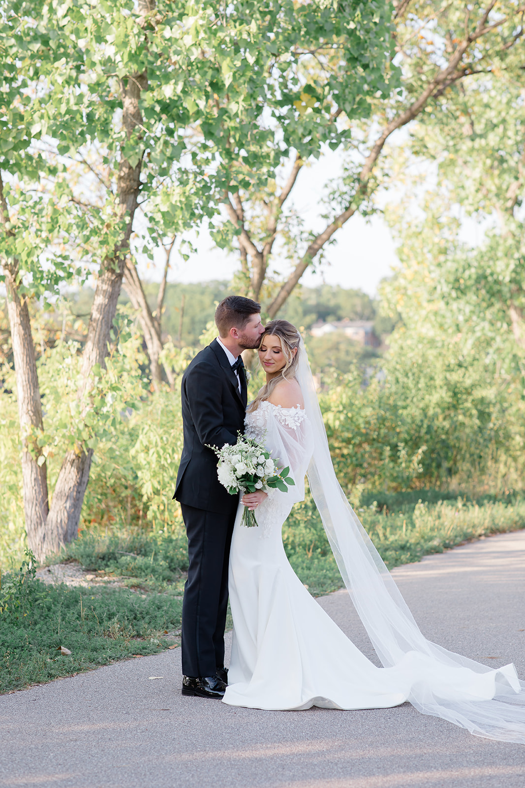 Emily + Richard | A Beautiful September Wedding at Poplar Hall | Appleton,  WI - Kelly Grace Photography, image size:1067x1600