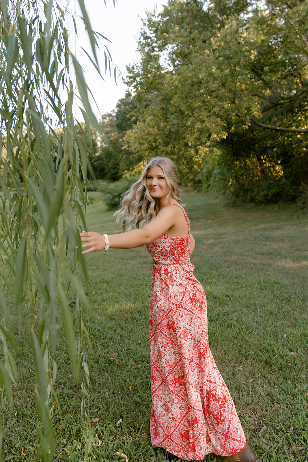Lainey Wilson Country Inspired Senior Photos in Southern Maryland | K  Nicole Photography