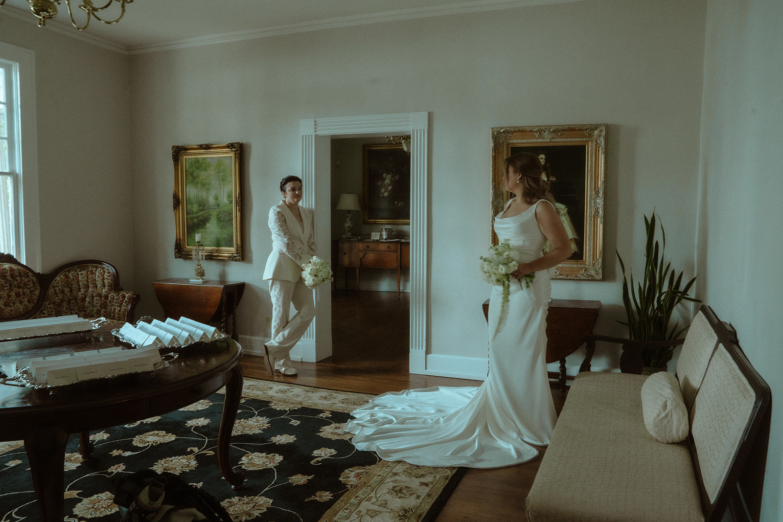 Romantic Spring Wedding at Pickett Place | Chloe \u0026 Haley — The Rose  Reflective, image size:1600x1067