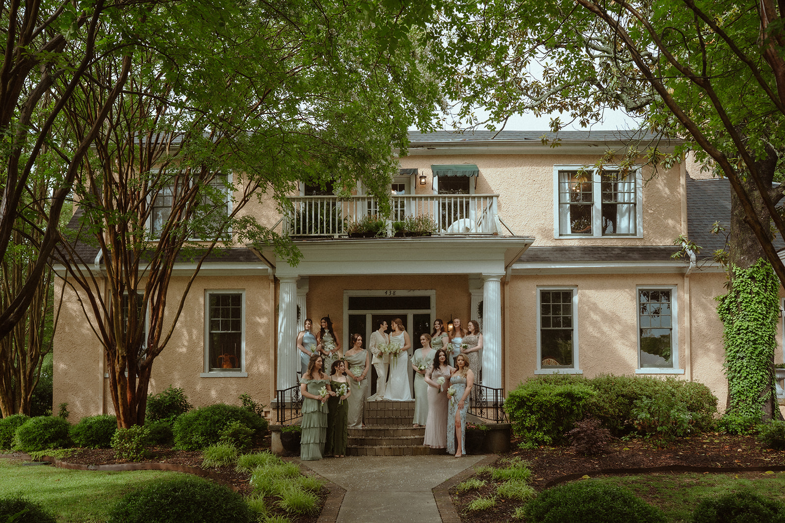 Romantic Spring Wedding at Pickett Place | Chloe \u0026 Haley — The Rose  Reflective, image size:1600x1067