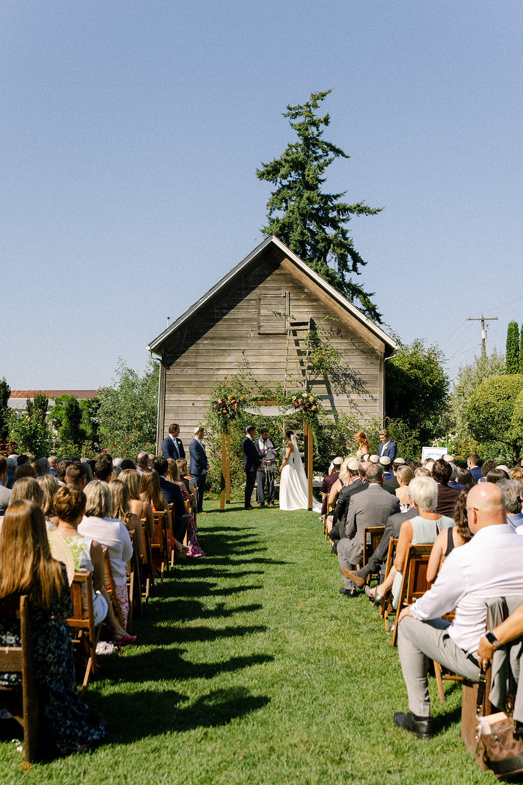 A Christianson's Nursery Garden Party Wedding — Hannah Faye Photography, image size:1067x1600